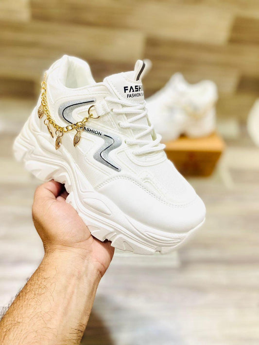 Stylish Women’s Chunky Casual Sneakers – Chain Accent